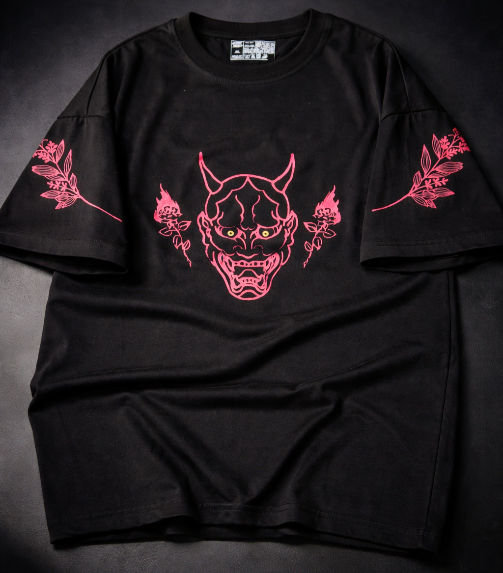 Remera Negra Streetwear Oversize con Detalles en Rojo Claro – Algodón Premium 24/1